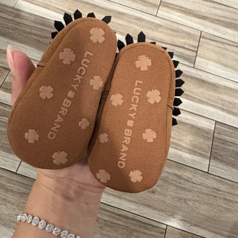 Lucky Brand baby crib shoes, mocassan With Bow, size 1, Sherrie. Brand new.
